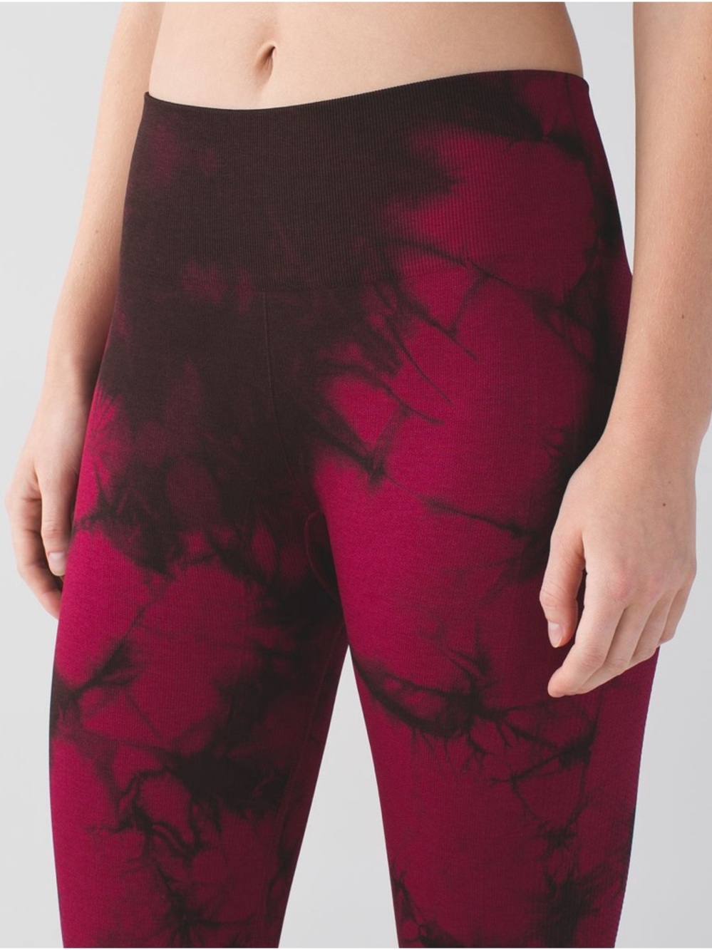 Lululemon Cropped High Waisted Leggings Capris in Red and Black Tie Dye
